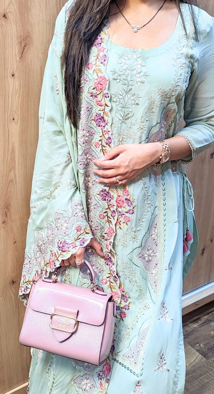 Light green machine work crepe suit