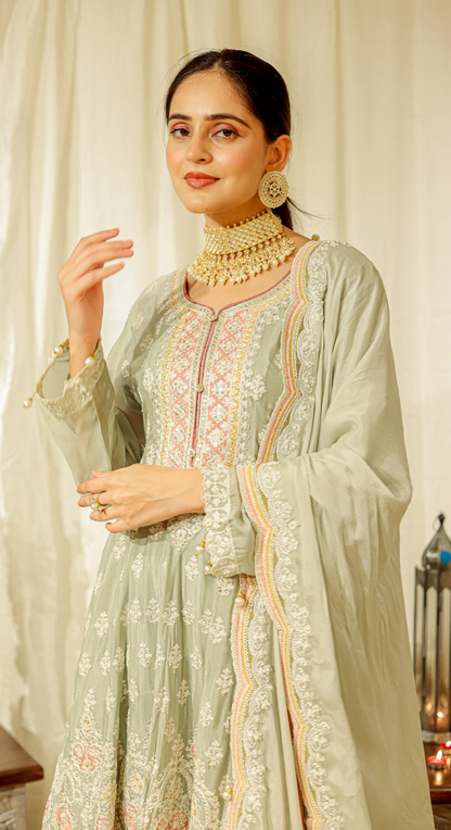 Pista Emerald Elegance