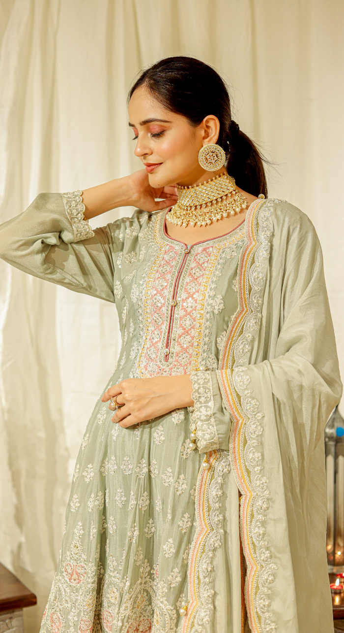 Pista Emerald Elegance