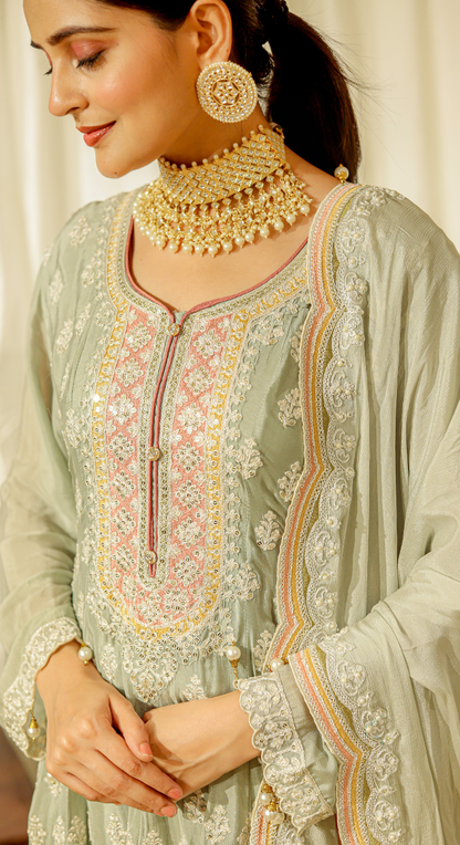 Pista Emerald Elegance