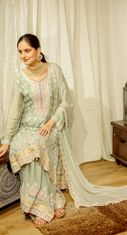 Pista Emerald Elegance