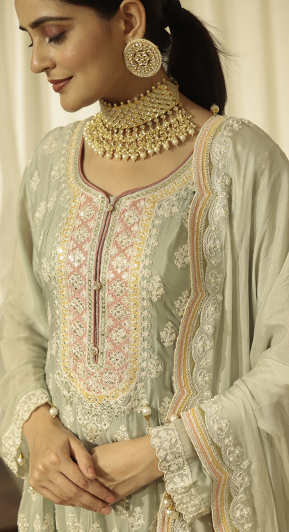 Pista Emerald Elegance