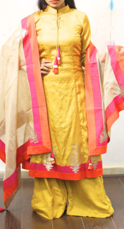 Ethnic Delicate Suit Set